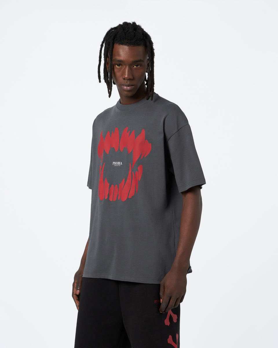 GREY T-SHIRT WITH RED MOUTH PRINT – Phobia Archive